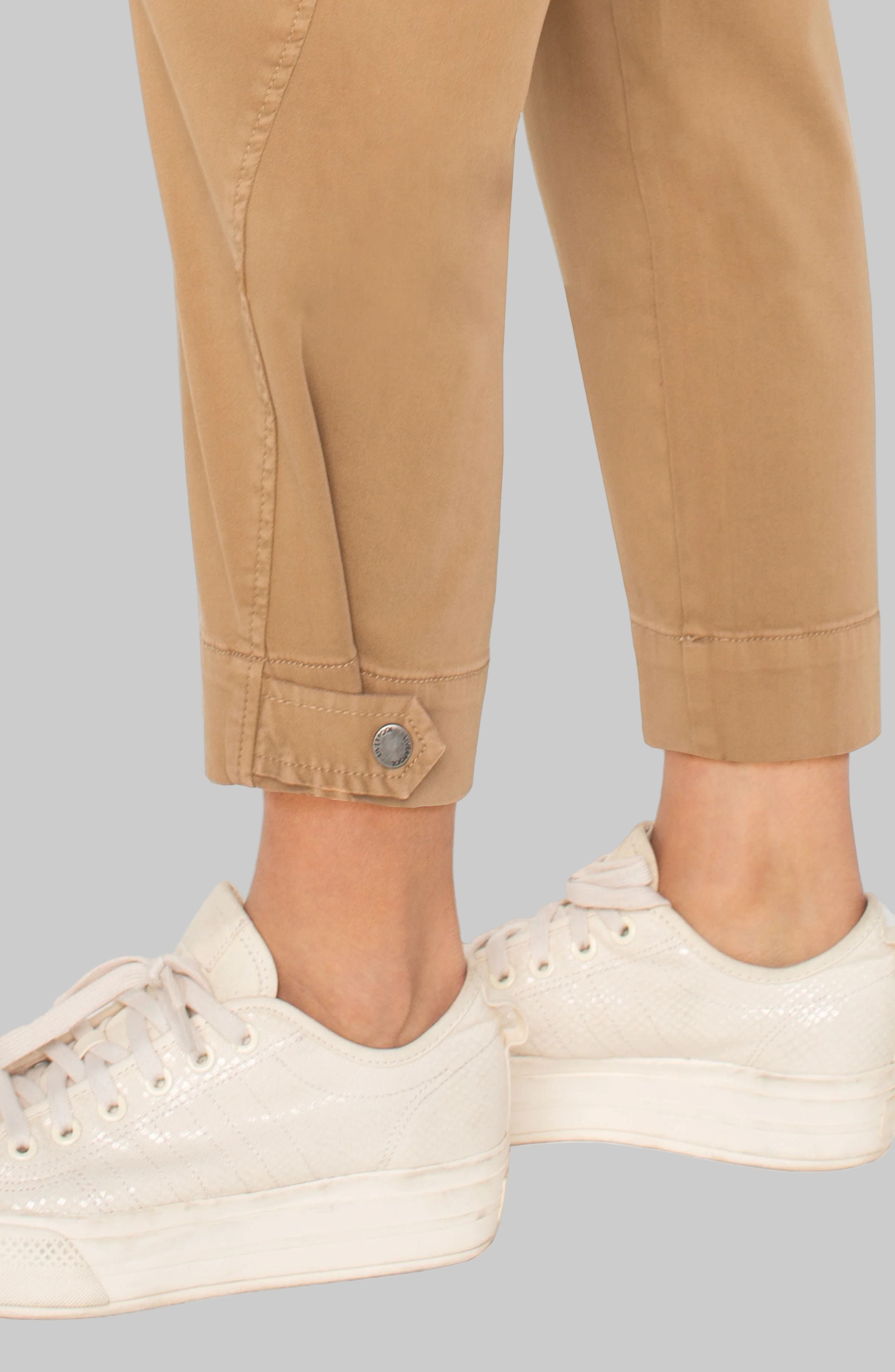 Utility Crop With Tab Hem