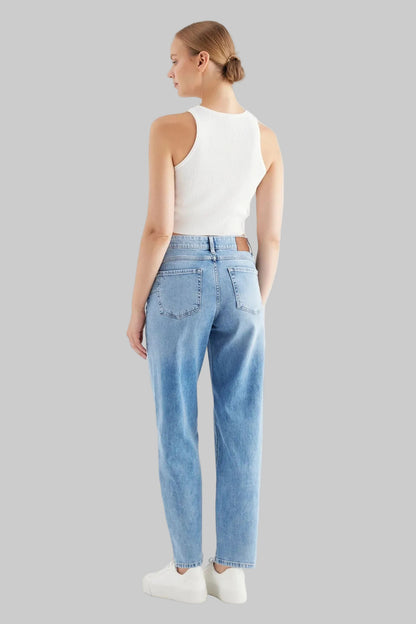 Beth Mid Waist Cropped Jean
