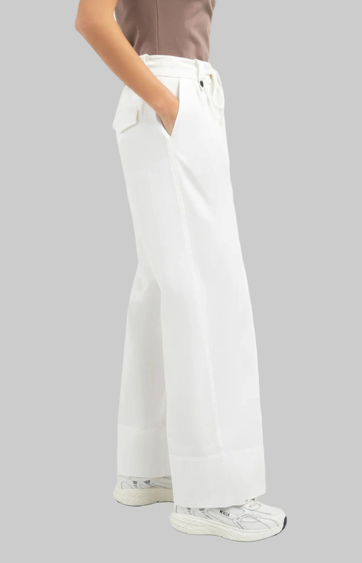 Trouser with Pleats, Wide Legs and Drawcord at Waist