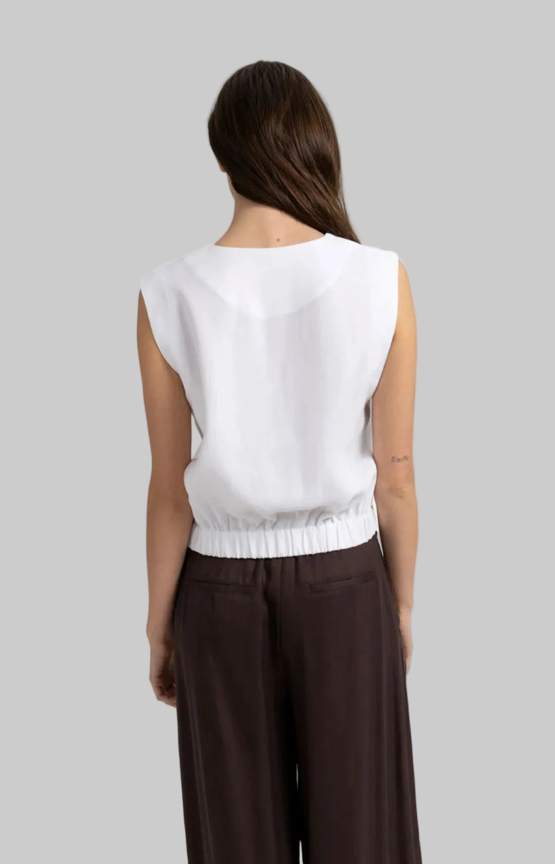 Sleeveless Blouse with Pleat Detail and Elastic Hem